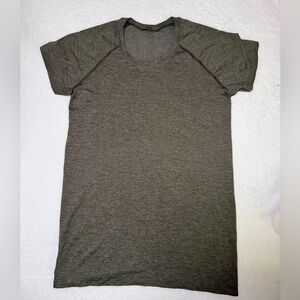 lululemon athletica Women's Gray Short Sleeve Tee